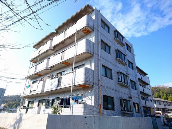 広島市東区温品のマンションの建物外観