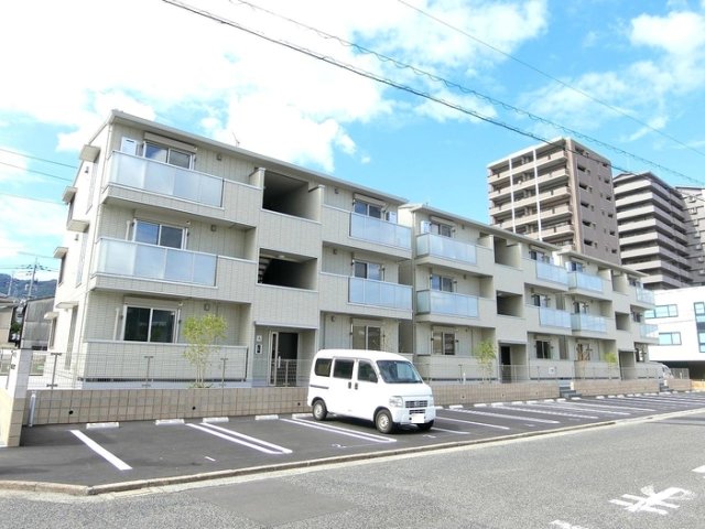 広島市安佐南区山本のアパートの建物外観