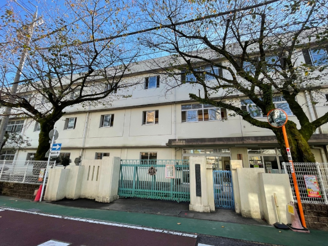 小学校　静岡市立伝馬町小学校（小学校）まで646m