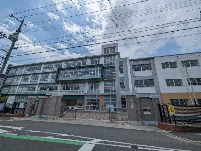 【岡山市北区東島田町のマンションの小学校】