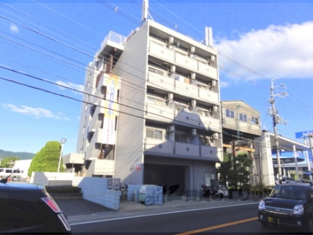 宇治市槇島町のマンションの建物外観