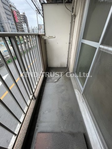 バルコニー　開放的で明るい空間を演出してくれるバルコニーです