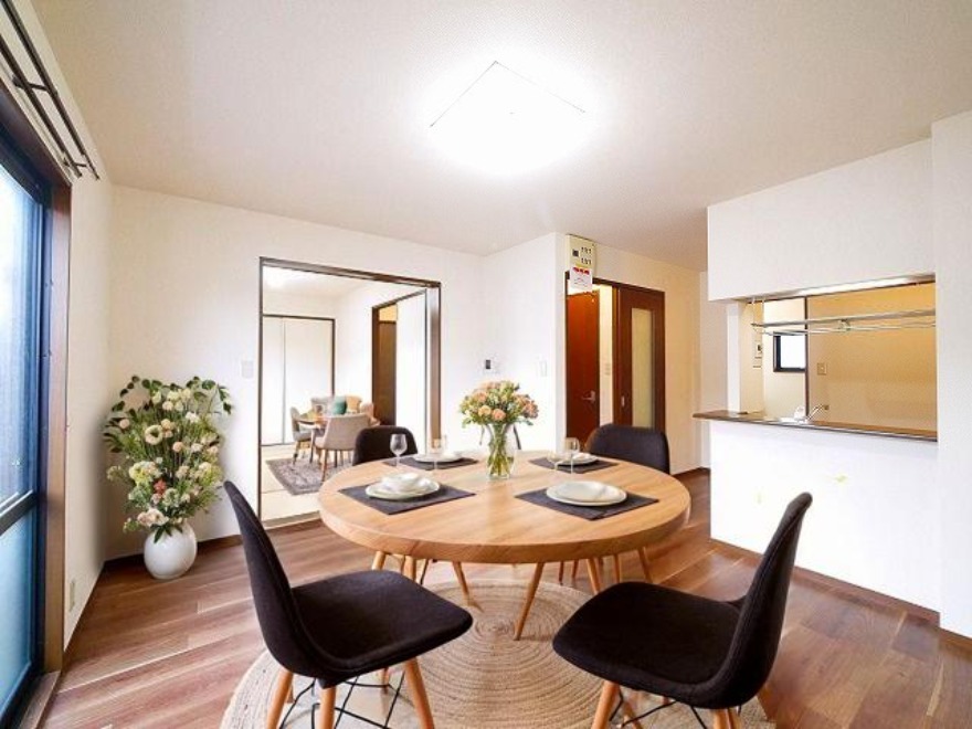 居室・リビング　CGで家具等を配置したもので家具等は含まれません