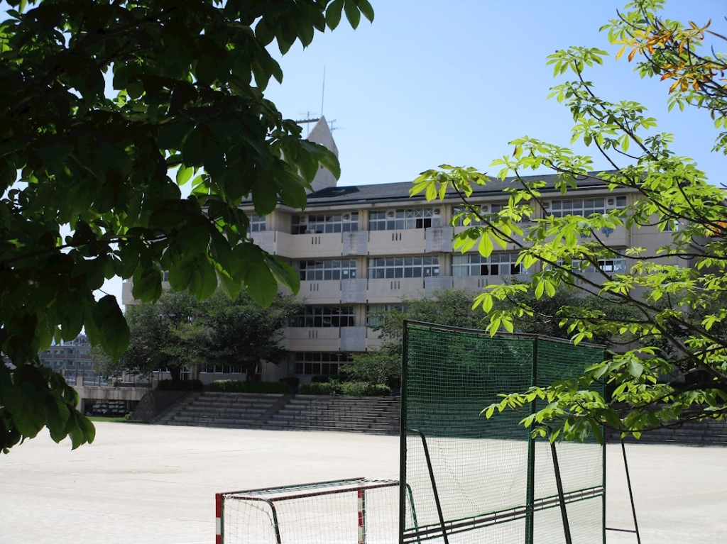 中学校　熊本市立長嶺中学校（中学校）まで1023m