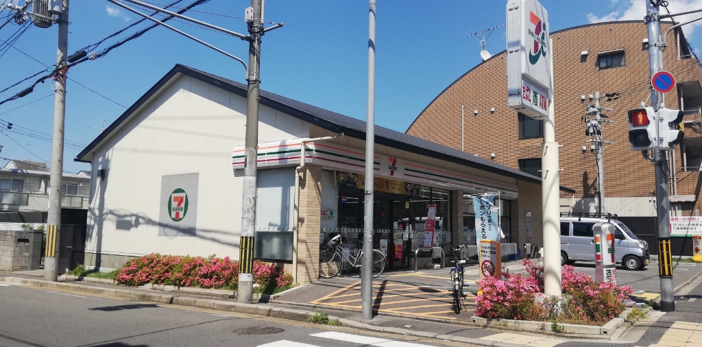 コンビニ　セブンイレブン　伏見深草藤森店（コンビニ）まで762m