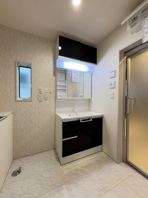 洗面設備　ヘアセット・メイクにも便利な洗面化粧台タイプ♪