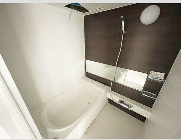 バス・シャワールーム　追い焚き機能付きのお風呂です♪