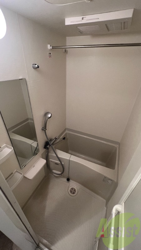 バス・シャワールーム　シンプルな浴室です。