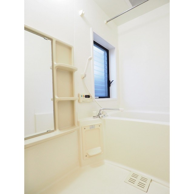 バス・シャワールーム　清潔感のあるお風呂