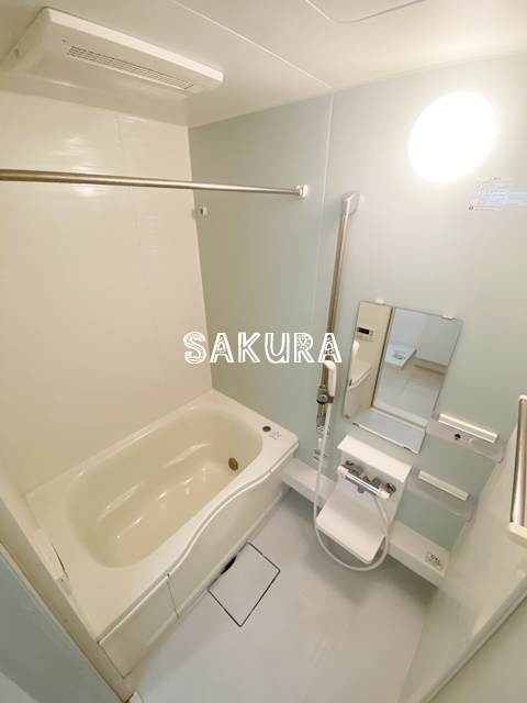 バス・シャワールーム　雨の日でも安心の浴室乾燥機付きです♪