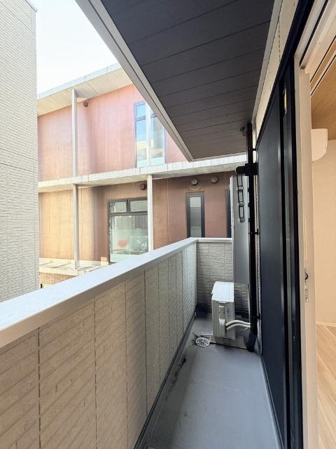 バルコニー　同物件別室のイメージ画像となります　反転した間取りとなります