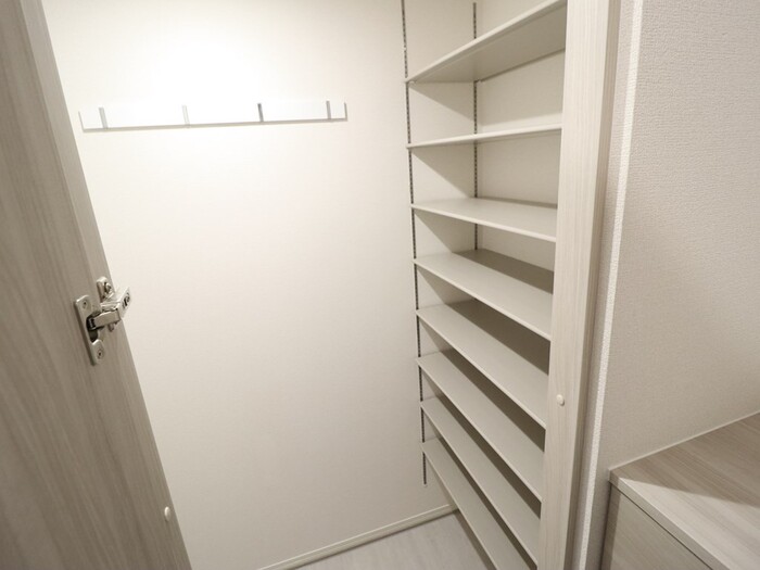 玄関　収納豊富です