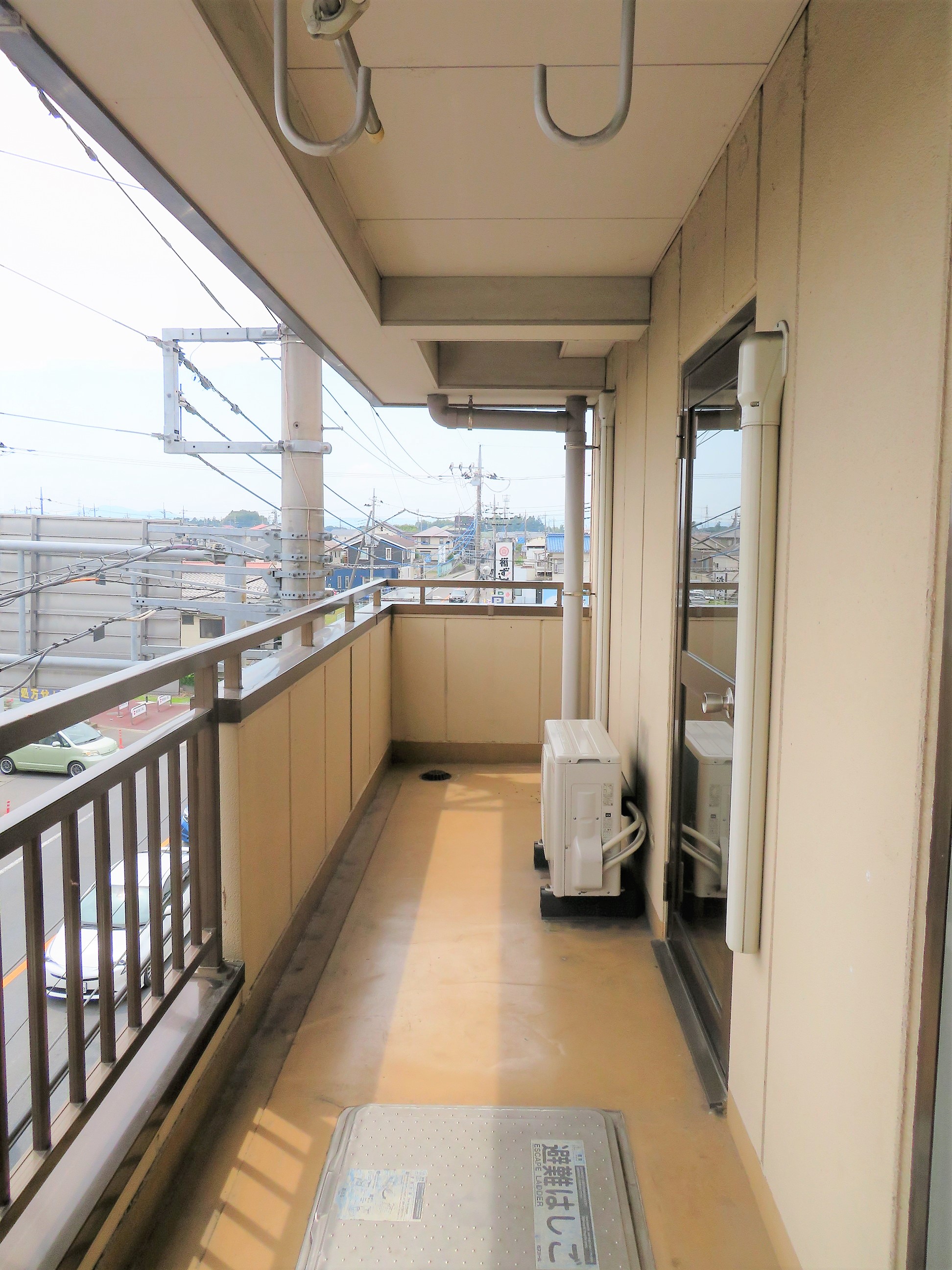 バルコニー　広々としていて、洗濯物が干しやすいですよ！