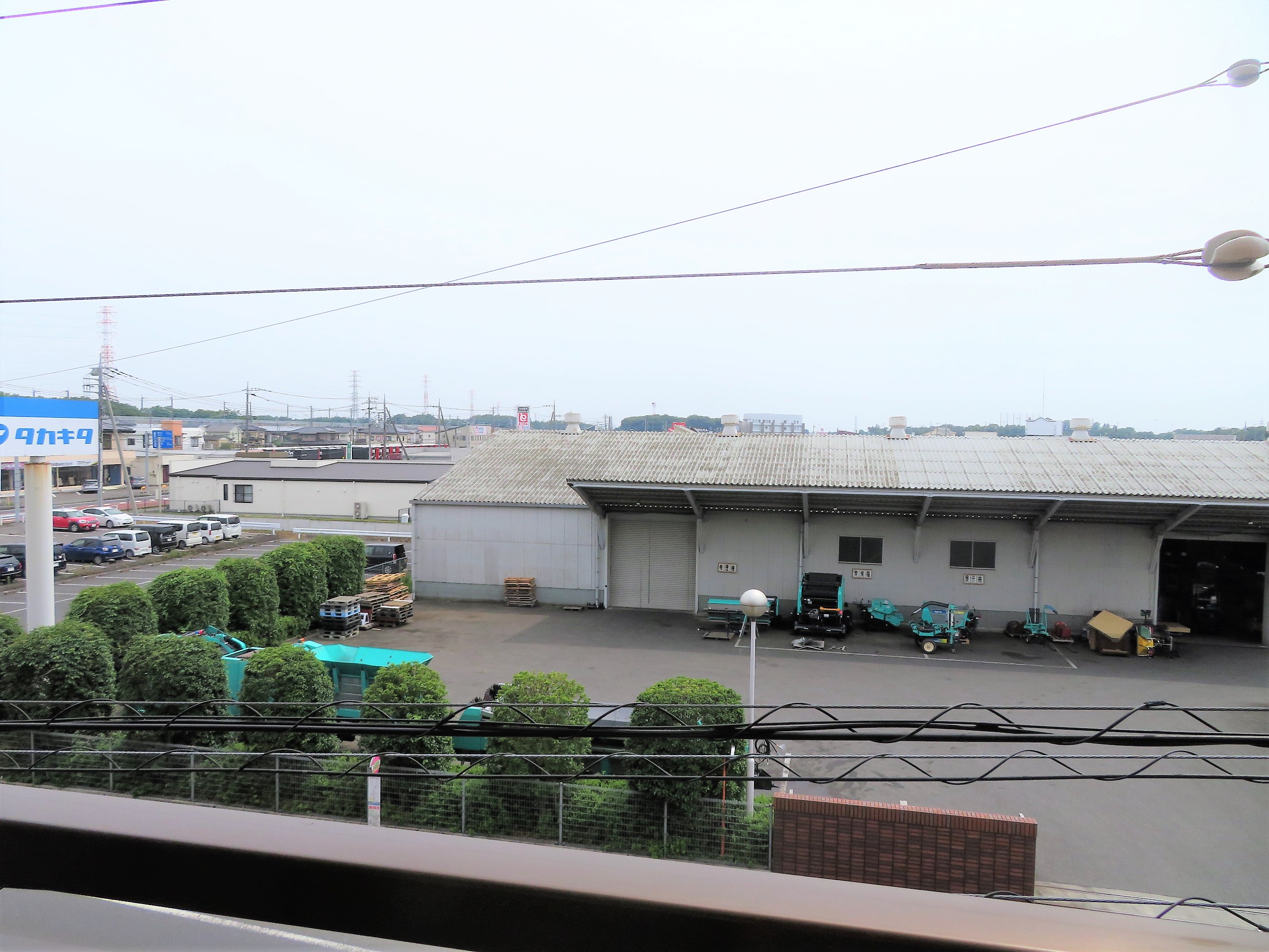 眺望　バルコニーから見た景色です。商業施設多数あります！