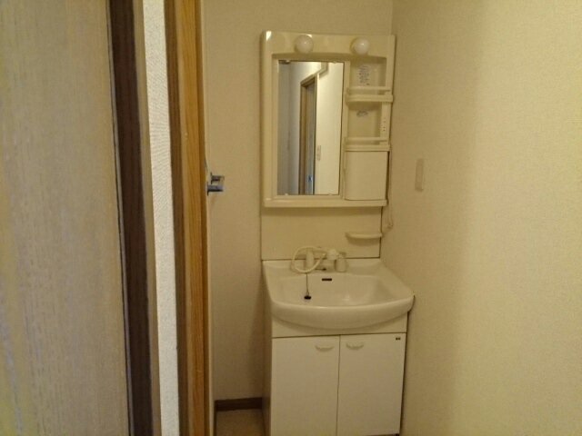 洗面設備　コンパクトで使いやすい洗面所