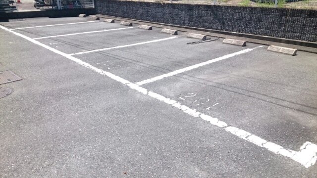 駐車場　駐車場に車を止められます