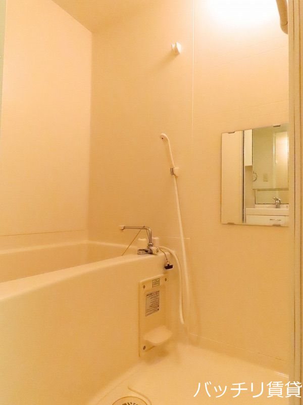 バス・シャワールーム　画像は同型タイプの為、現状を優先致します。