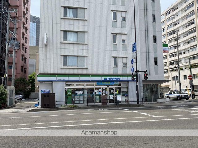 コンビニ　ファミリーマート（コンビニ）まで16m