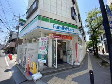 コンビニ　ファミリーマート 大東新町店（コンビニ）まで702m