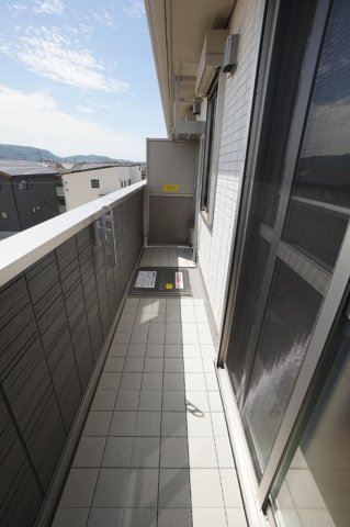 バルコニー　外からの目が気にならないバルコニーで洗濯物が干せます