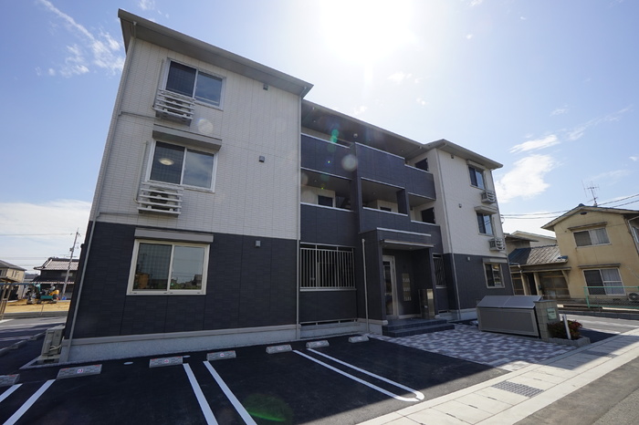 建物外観　落ち着いた雰囲気の外観です