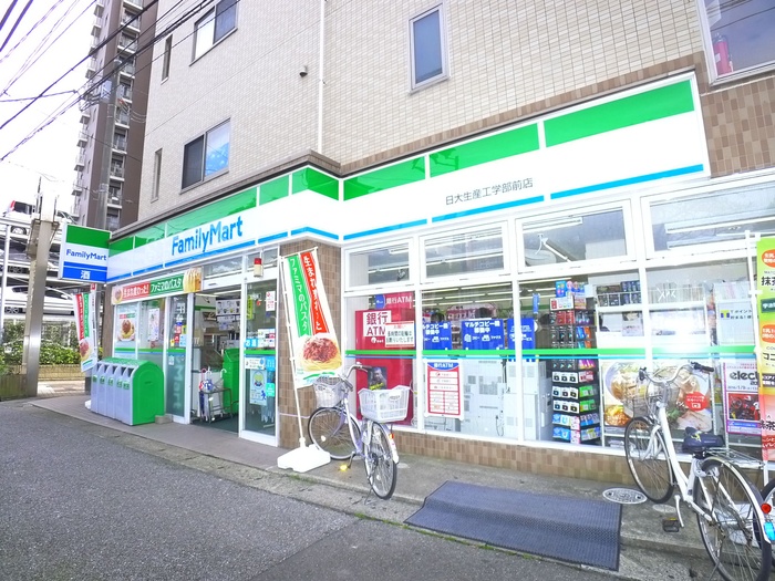 コンビニ　ファミリーマート（コンビニ）まで598m