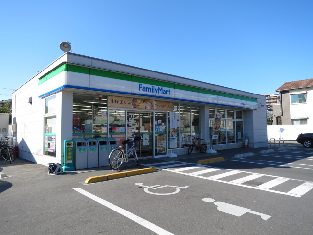 コンビニ　ファミリーマート鶴市明見店（コンビニ）まで308m