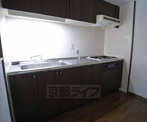 キッチン　３口コンロのシステムキッチンです。
