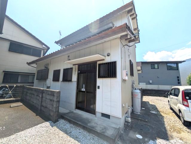建物外観　現況が相違する場合は現況を優先致します。