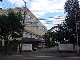 中学校　中央中学校（中学校）まで894m
