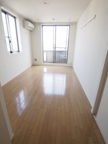 居室・リビング　最上階角部屋で日当たりも良好！