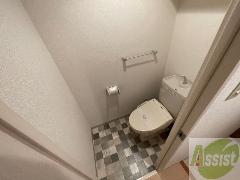 トイレ　こちらはトイレです。清潔感があり、安心して使用できます。