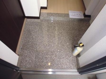 東京メトロ丸ノ内線 新中野駅 徒歩5分 12階建 築23年の玄関写真