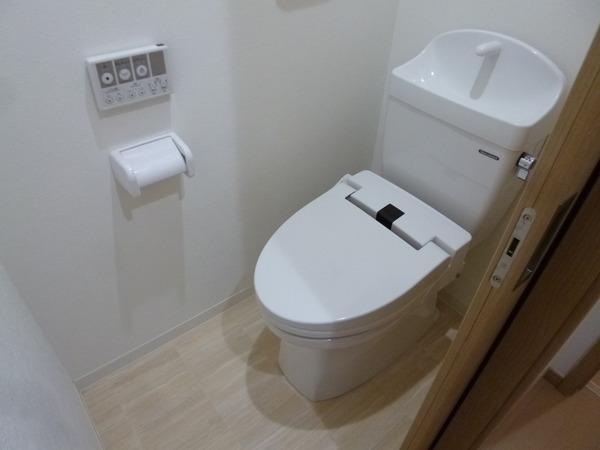地下鉄千日前線 南巽駅 徒歩9分 3階建 築9年のトイレ写真