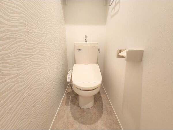 ＪＲ東海道本線 塚本駅 徒歩9分 2階建 築10年のトイレ写真