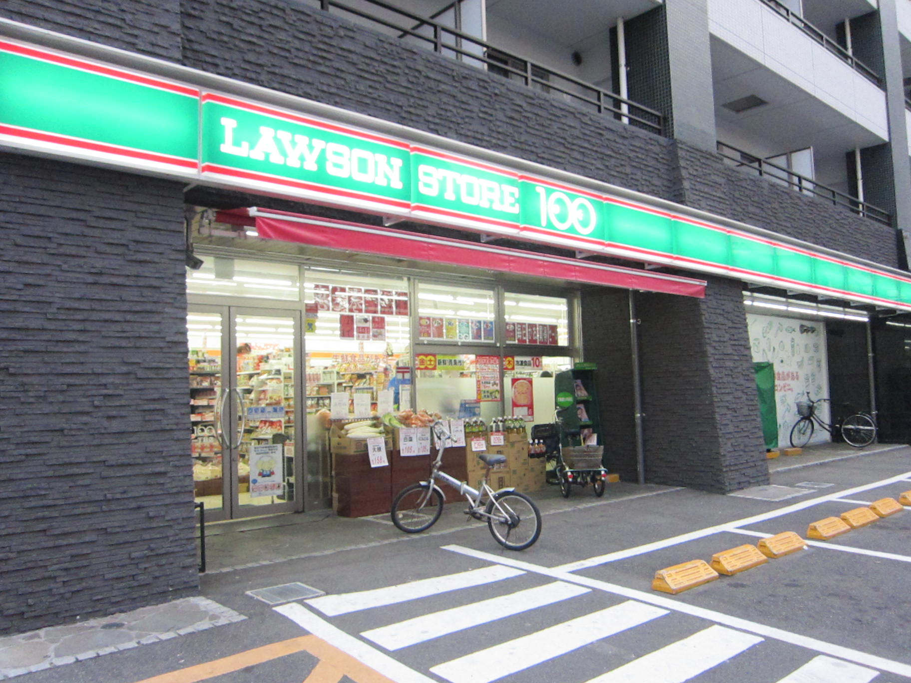 コンビニ　ローソンストア100小倉中津口一丁目店（コンビニ）まで200m