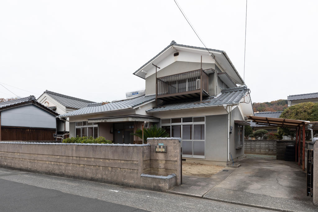 星岡借家の建物外観