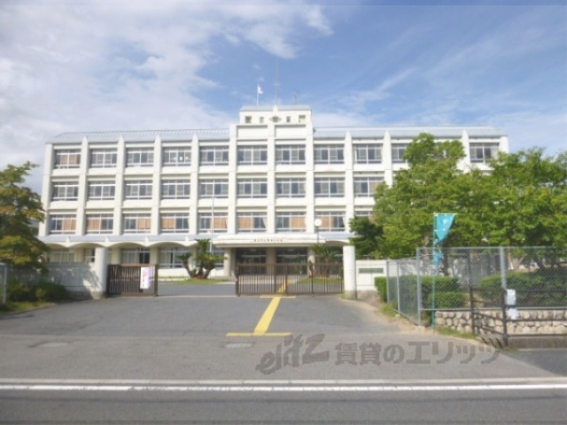 【守山市二町町のアパートの小学校】