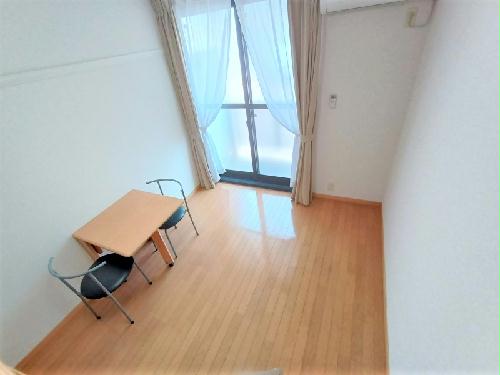 居室・リビング　家電・家具付きのお部屋です。