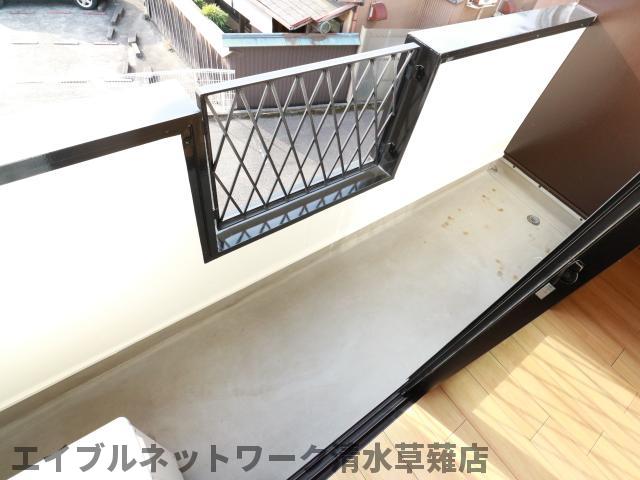 バルコニー　暖かな日差しのふりそそぐバルコニー