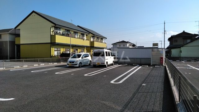 【サウス・シャトーIIIの駐車場】