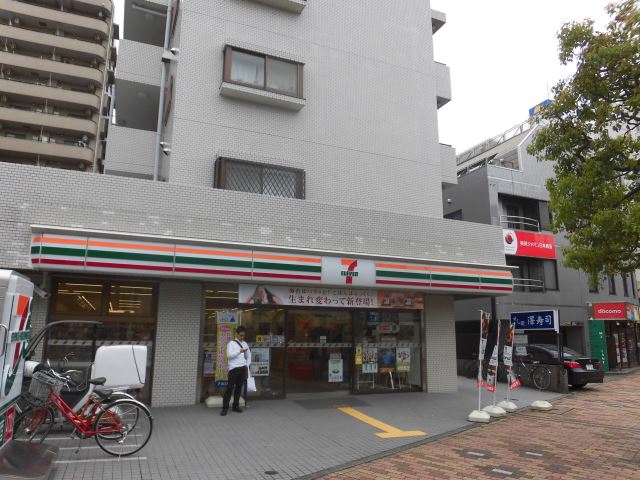 コンビニ　セブンイレブン（コンビニ）まで330m