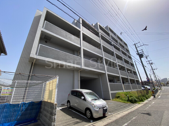 西舞子壱番館の建物外観