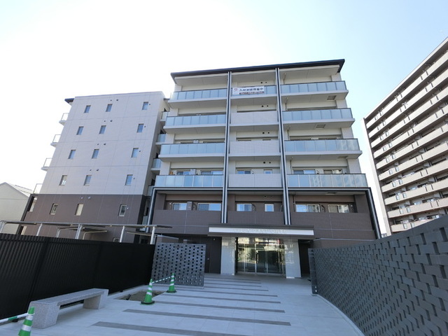 松本市大手のマンションの建物外観
