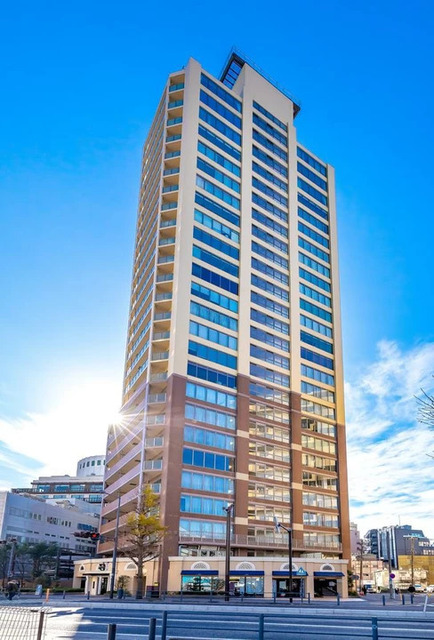 横濱ユーロタワーの建物外観