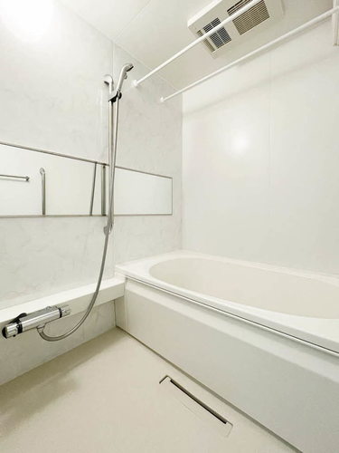 バス・シャワールーム　追い炊き機能・浴室乾燥機つき