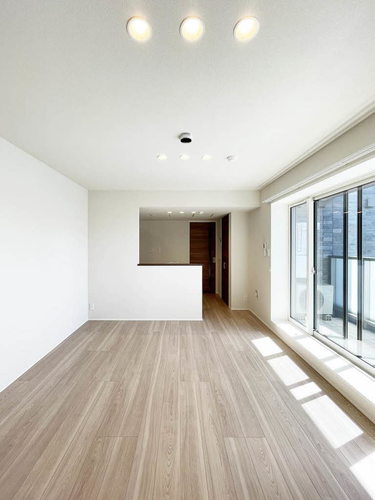 居室・リビング　フローリング13.5帖の明るいリビング♪