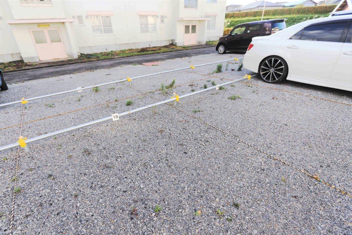 【胆沢郡金ケ崎町西根のマンションの駐車場】