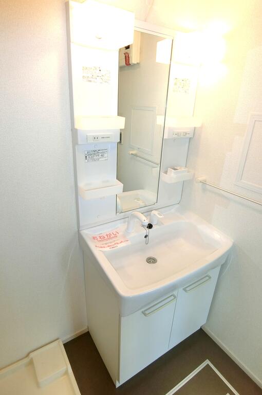 洗面設備　同型物件の写真です。