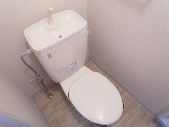 【橿原市内膳町のアパートのトイレ】